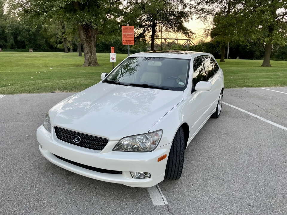 2002 Lexus IS 1st Gen - Image 4 of 31