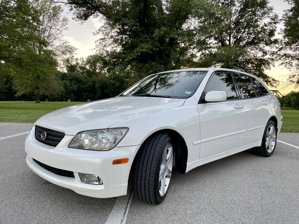 2002 Lexus IS 1st Gen - Image 5 of 31
