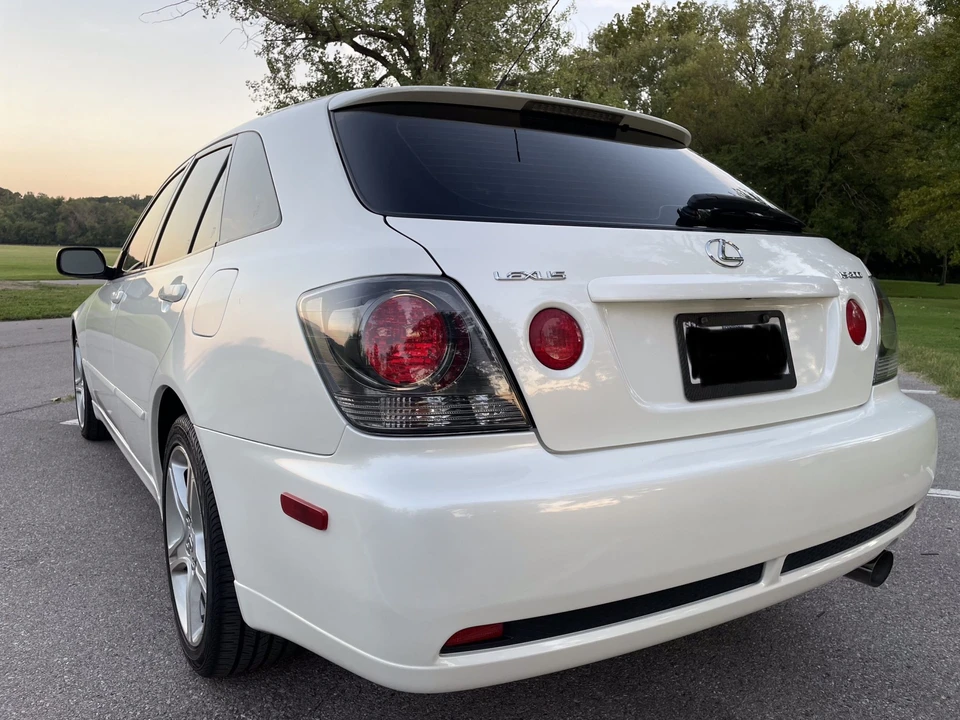 2002 Lexus IS 1st Gen - Image 11 of 31