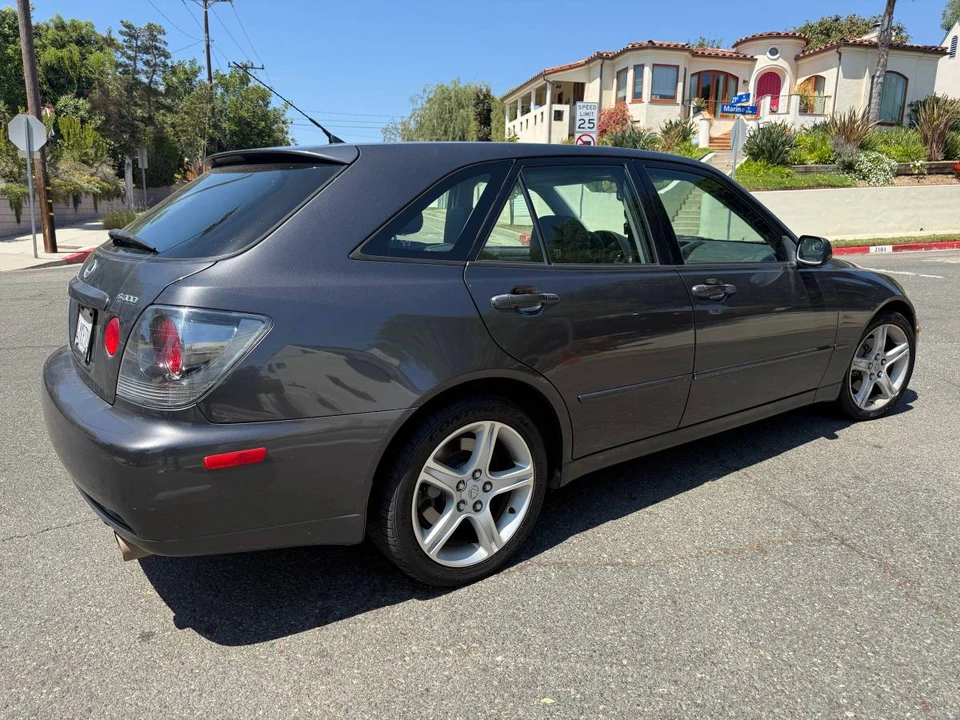 2002 Lexus IS 1st Gen - Image 9 of 13