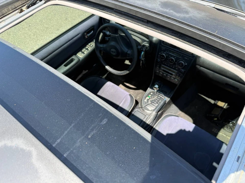 2002 Lexus IS 1st Gen - Image 11 of 13