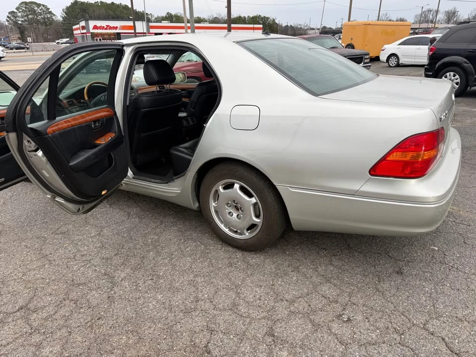 2002 Lexus LS 3rd Gen - Image 4 of 9