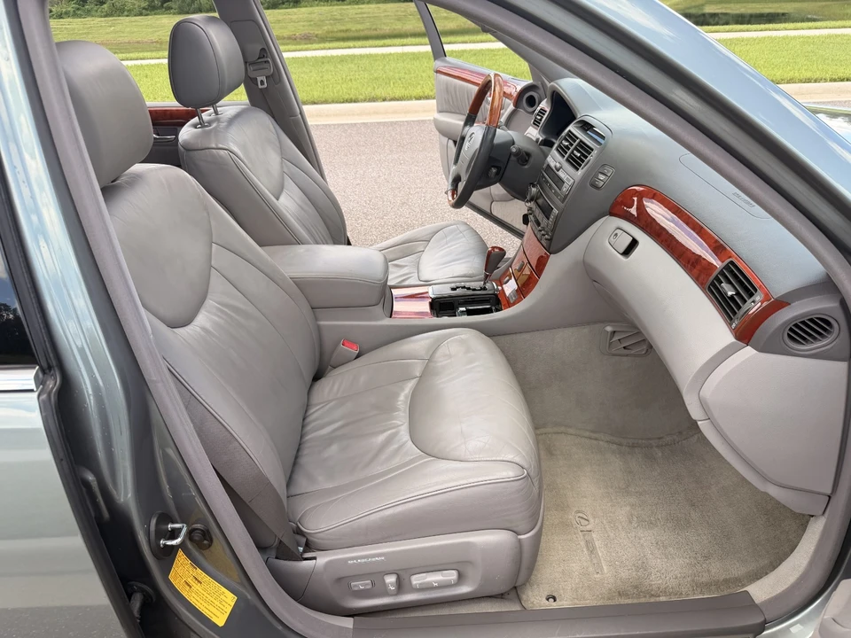 2002 Lexus LS 3rd Gen - Image 19 of 31