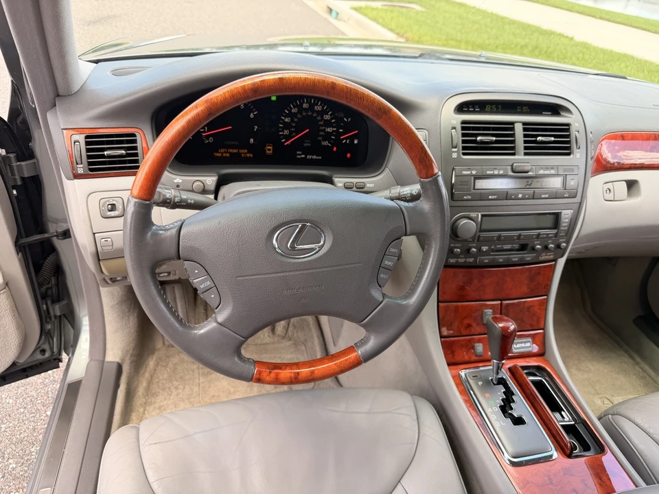 2002 Lexus LS 3rd Gen - Image 15 of 31
