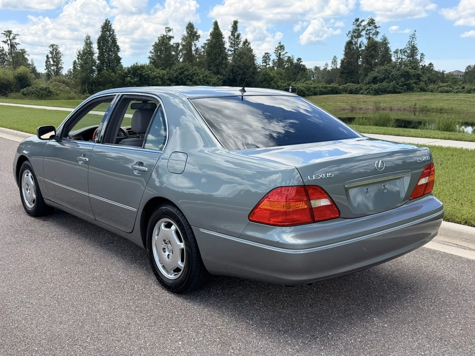 2002 Lexus LS 3rd Gen - Image 10 of 31