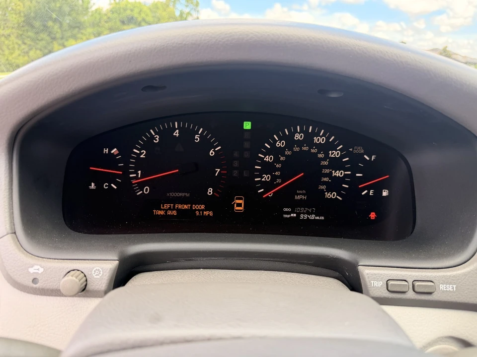 2002 Lexus LS 3rd Gen - Image 16 of 31