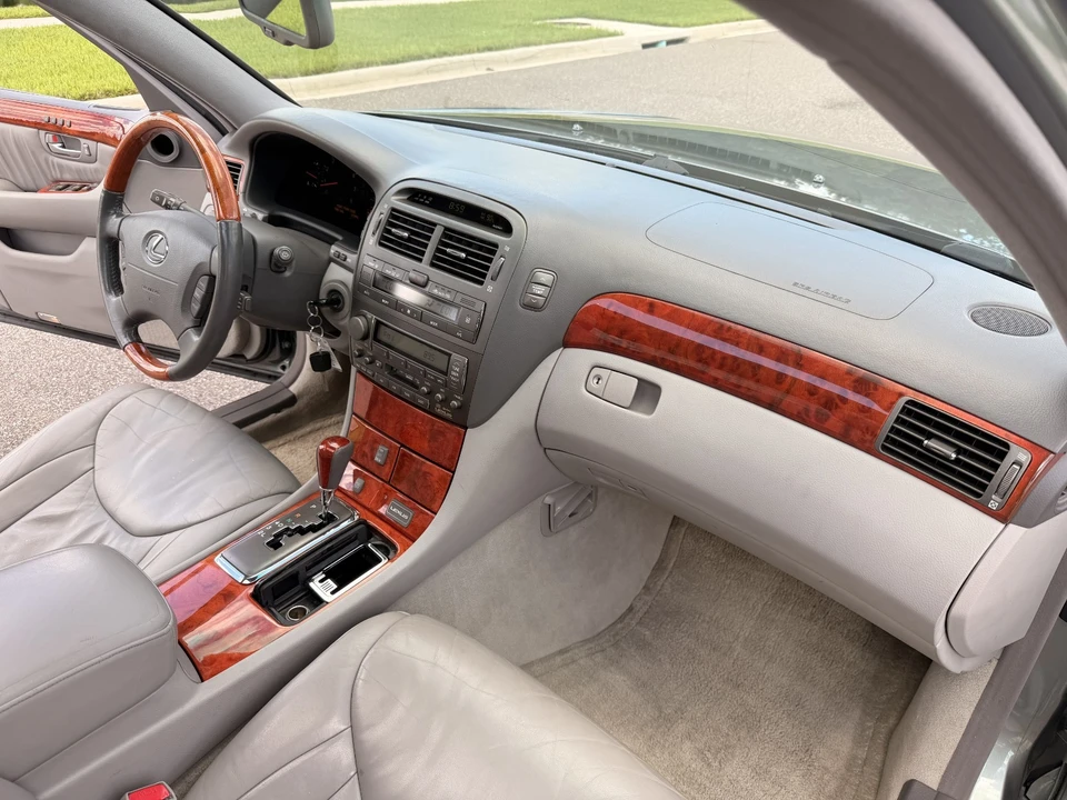 2002 Lexus LS 3rd Gen - Image 20 of 31