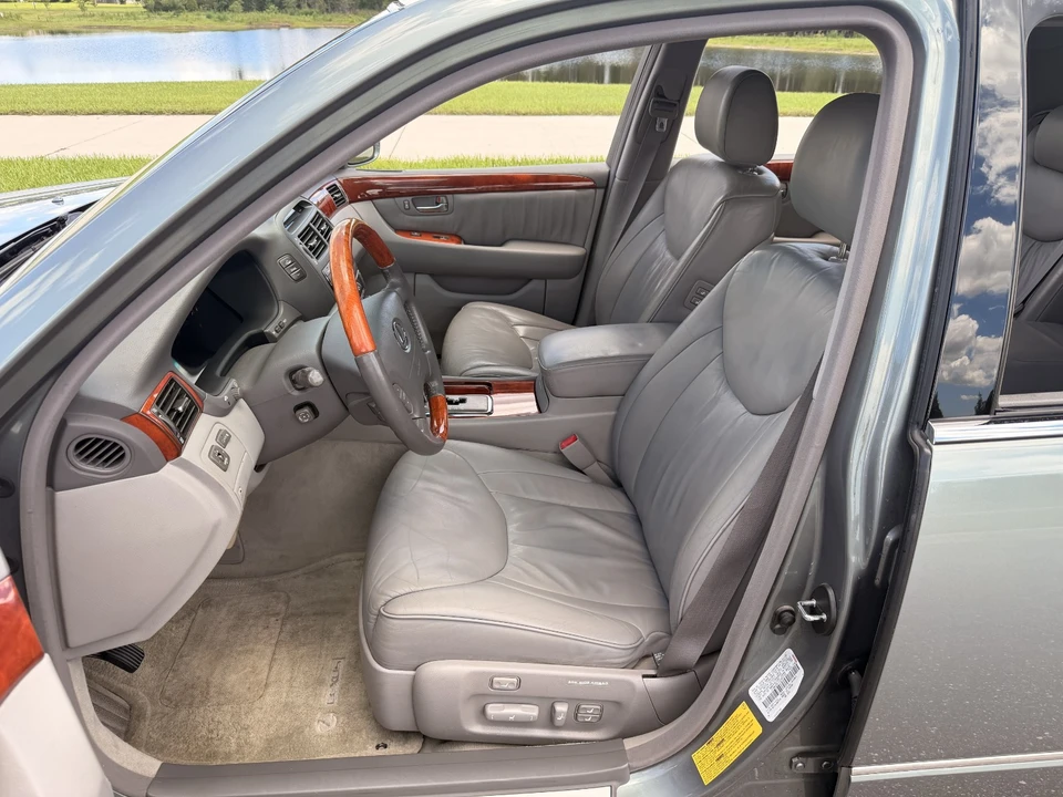 2002 Lexus LS 3rd Gen - Image 13 of 31