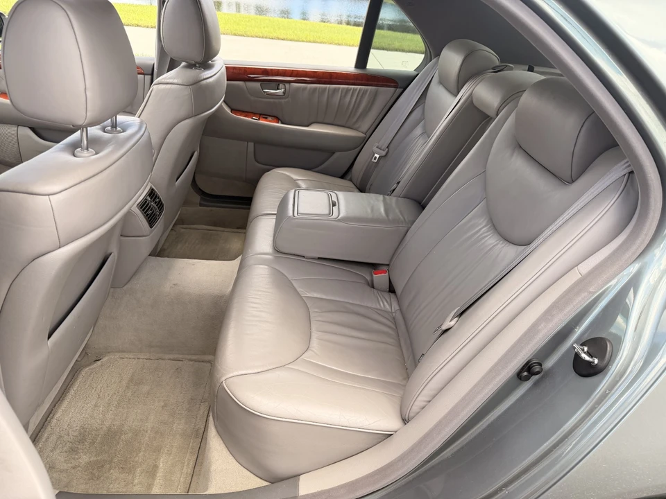 2002 Lexus LS 3rd Gen - Image 18 of 31