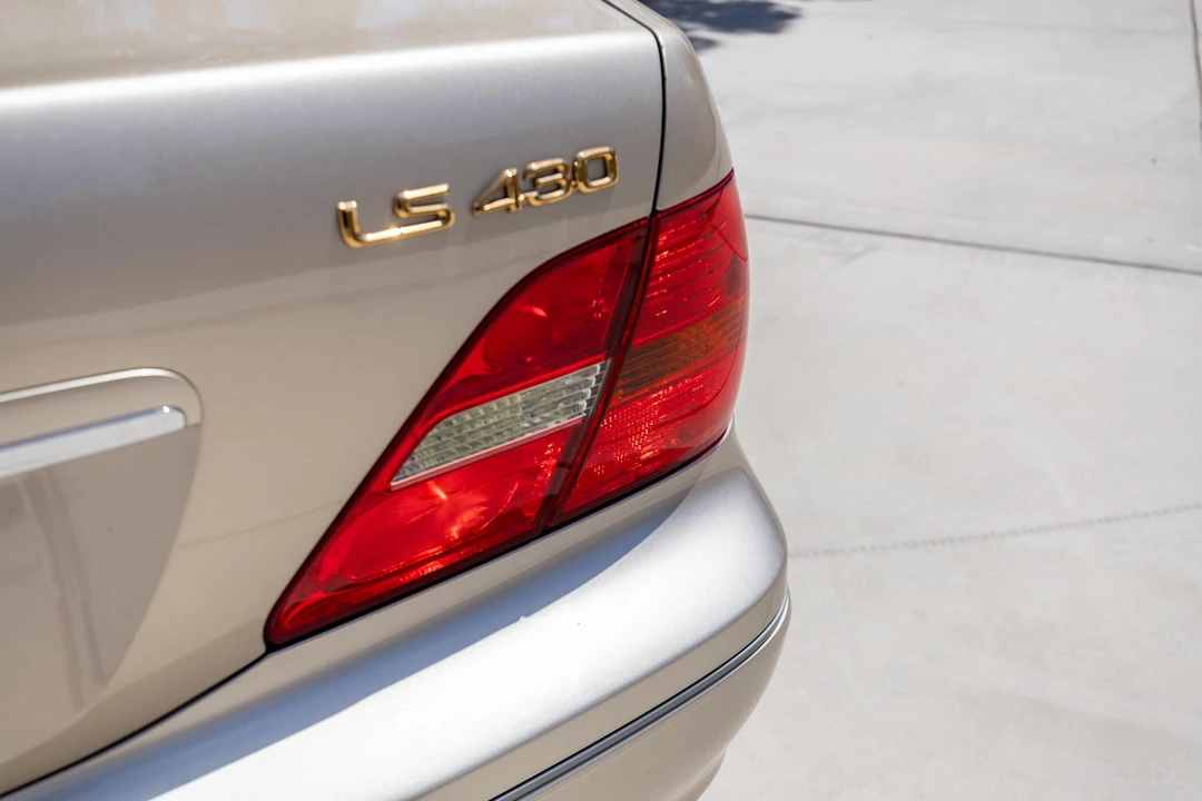 2002 Lexus LS 3rd Gen - Image 19 of 31