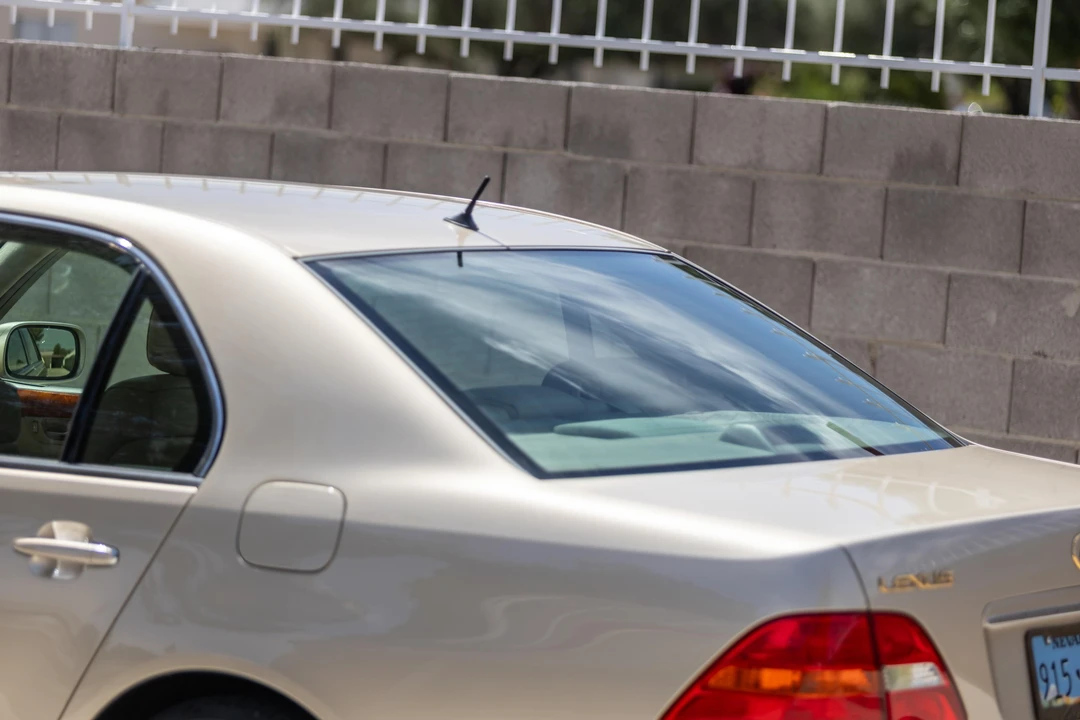 2002 Lexus LS 3rd Gen - Image 18 of 31