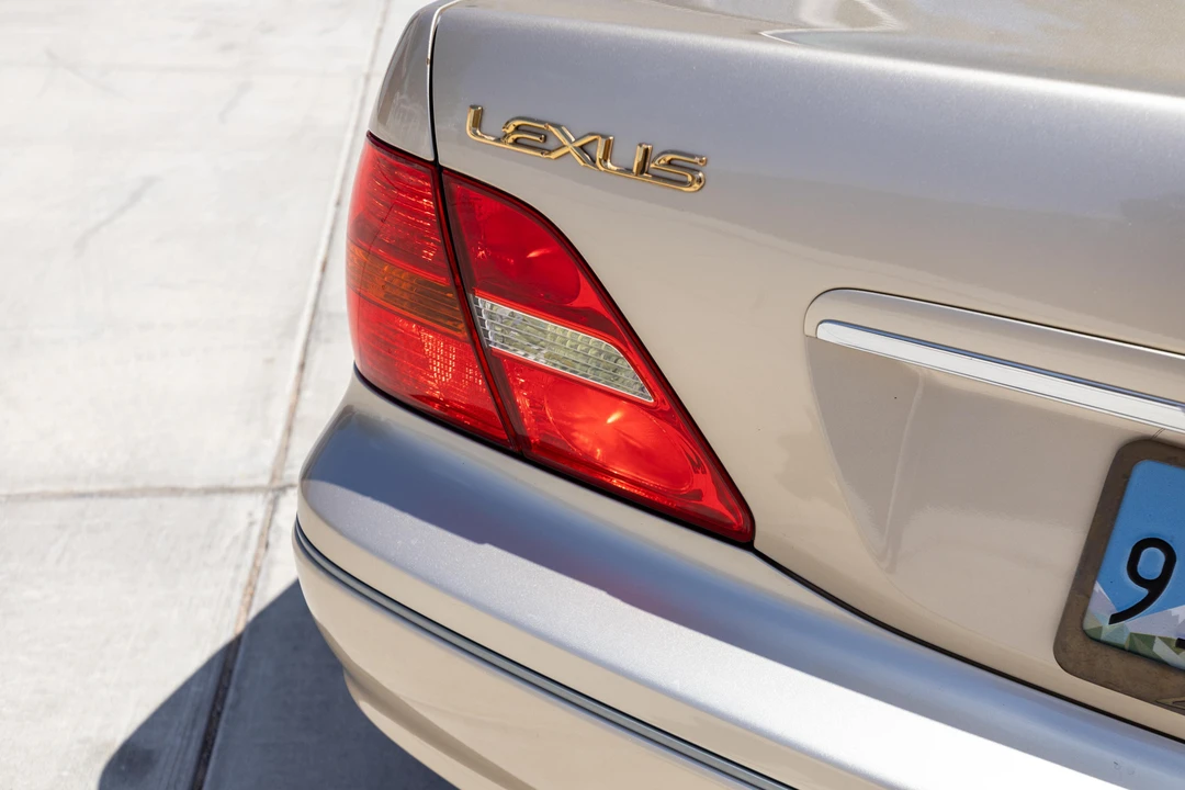 2002 Lexus LS 3rd Gen - Image 22 of 31