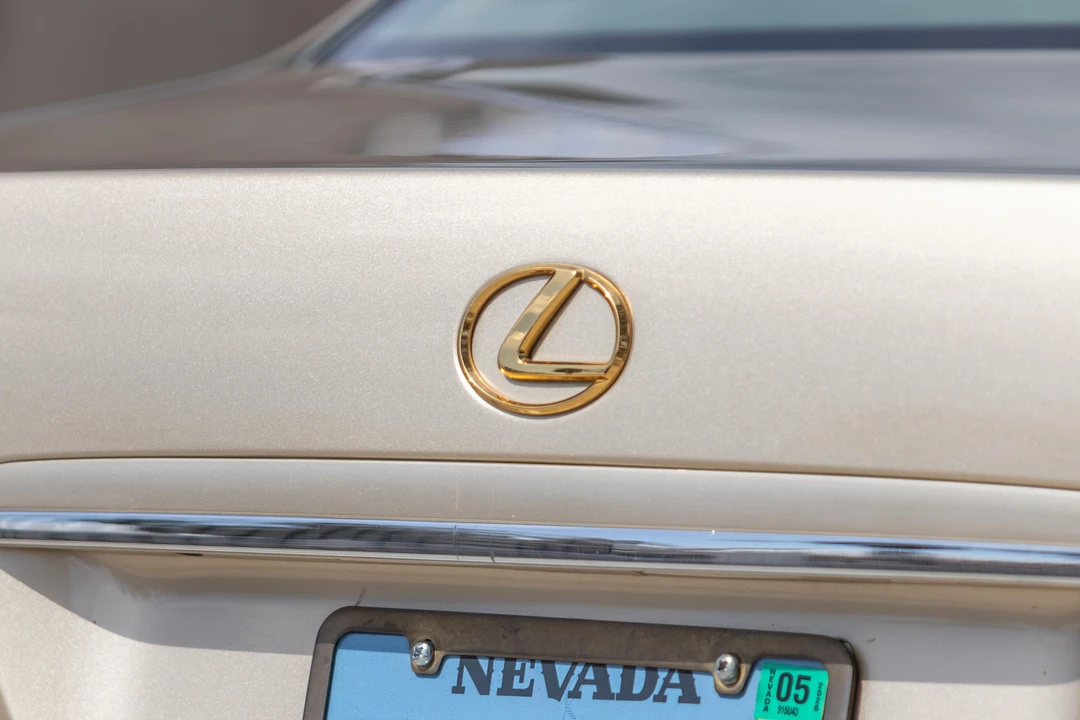 2002 Lexus LS 3rd Gen - Image 23 of 31
