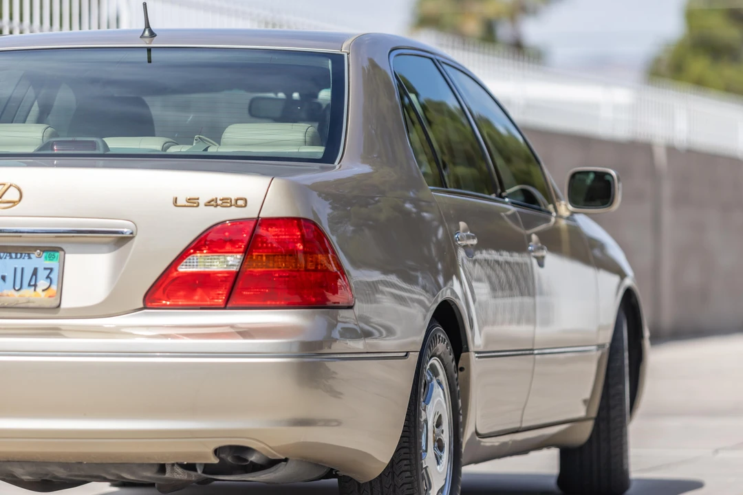 2002 Lexus LS 3rd Gen - Image 25 of 31