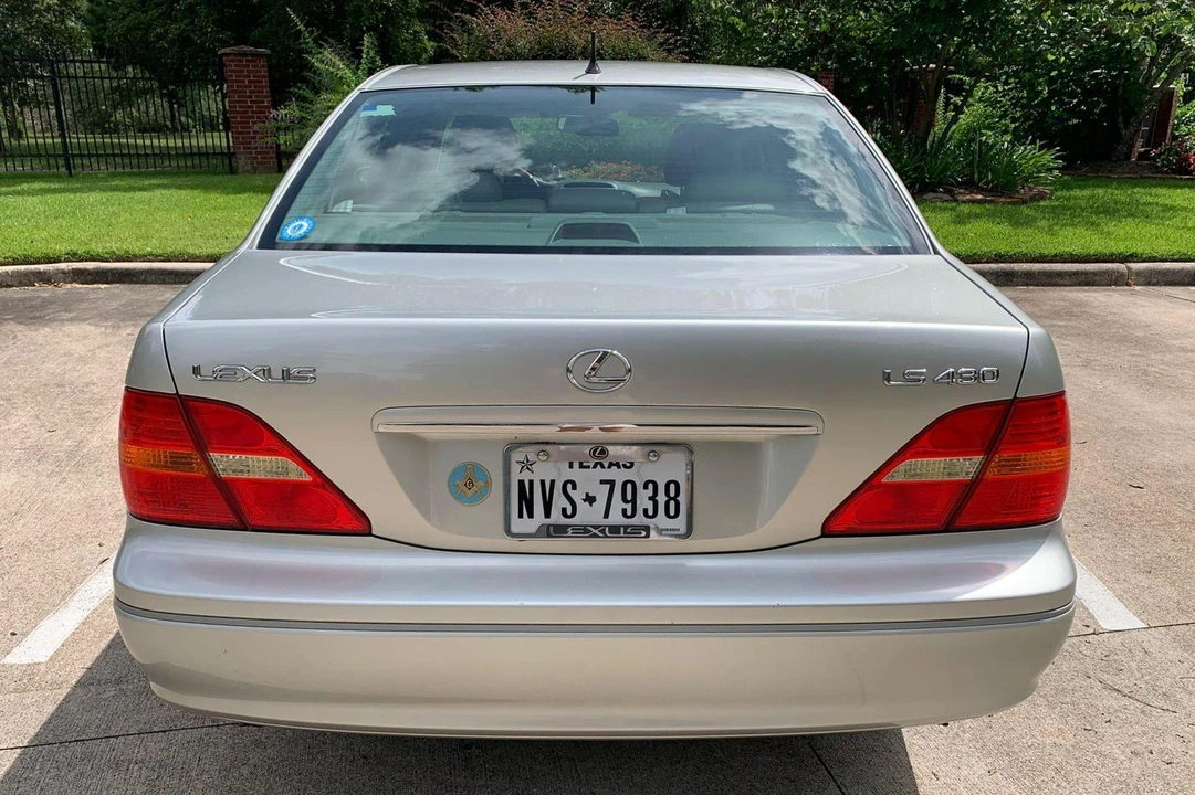 2002 Lexus LS 3rd Gen - Image 5 of 31