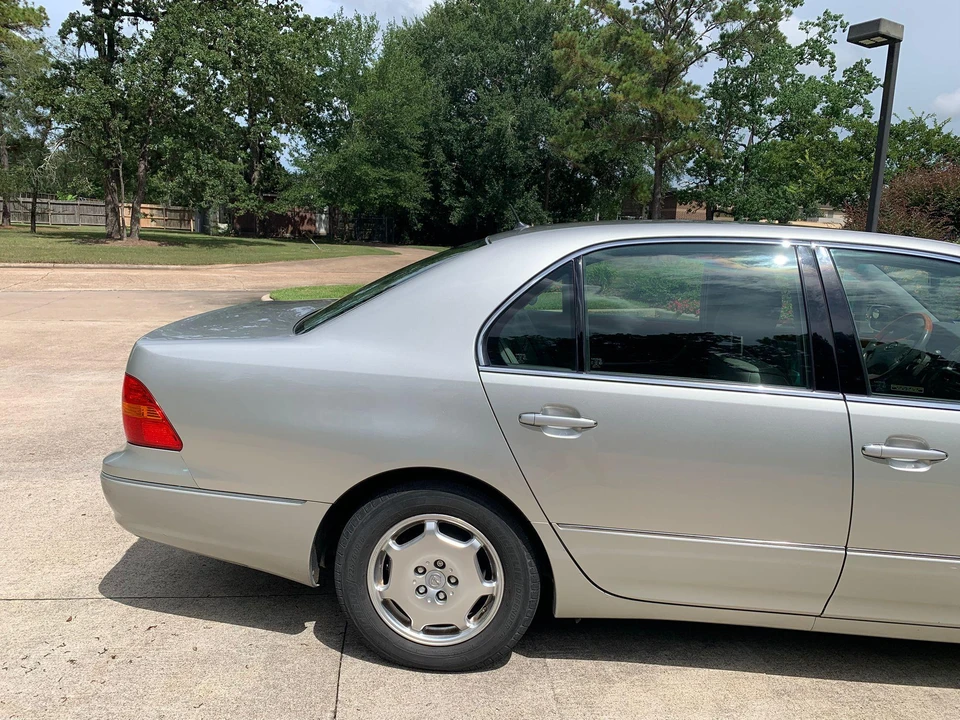 2002 Lexus LS 3rd Gen - Image 30 of 31