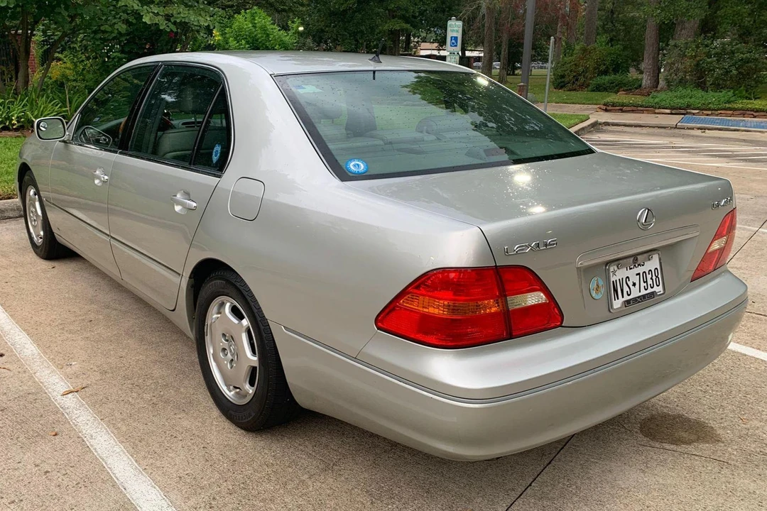 2002 Lexus LS 3rd Gen - Image 4 of 31