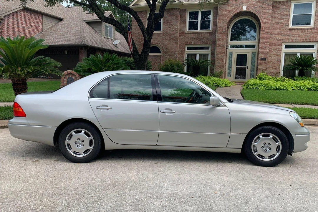 2002 Lexus LS 3rd Gen - Image 3 of 31