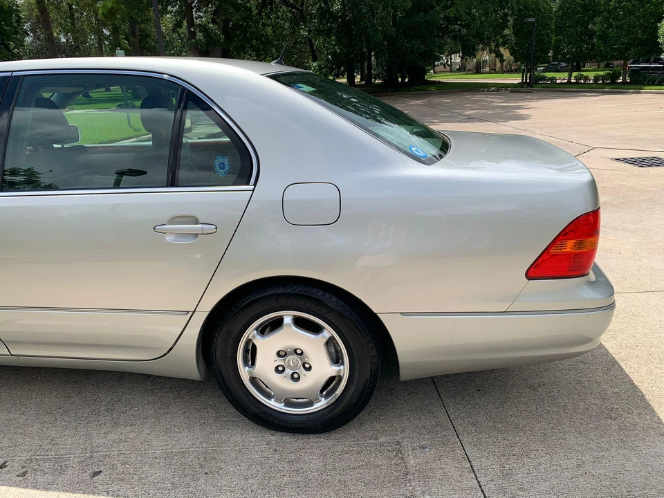 2002 Lexus LS 3rd Gen - Image 24 of 31