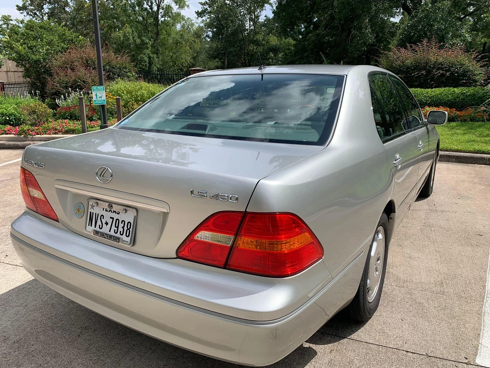 2002 Lexus LS 3rd Gen - Image 9 of 31