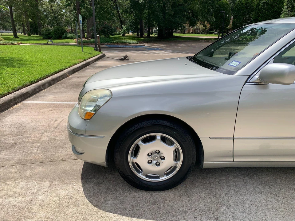 2002 Lexus LS 3rd Gen - Image 19 of 31