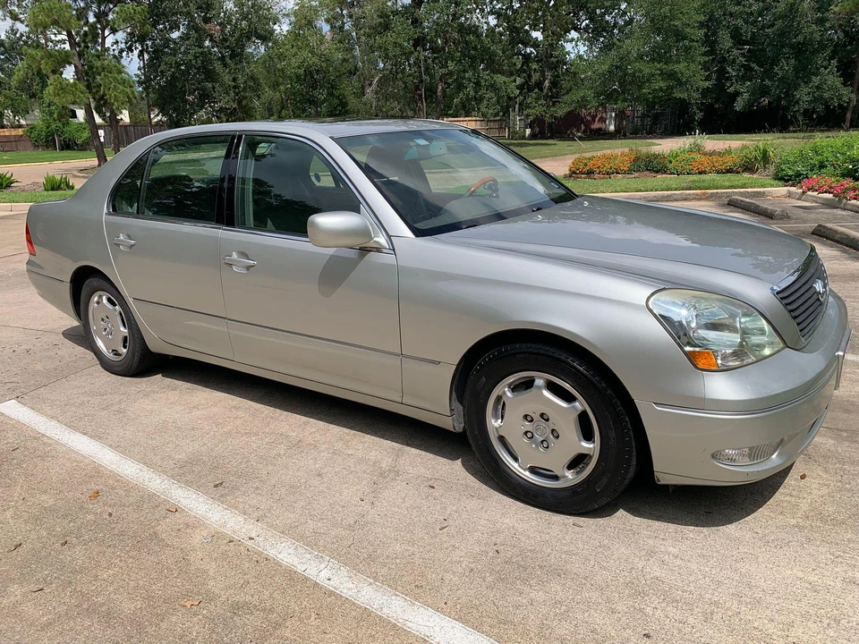 2002 Lexus LS 3rd Gen - Image 10 of 31