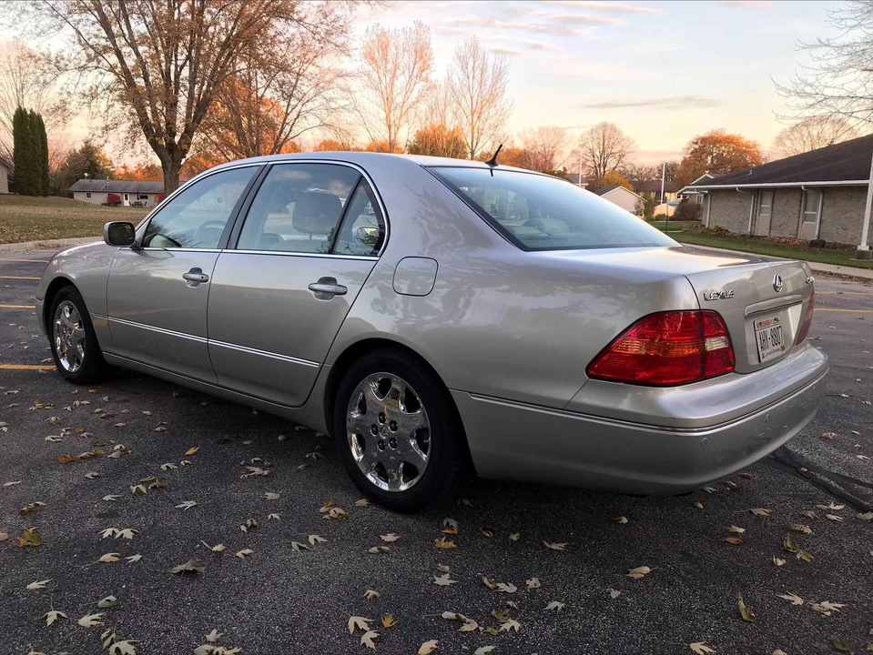 2002 Lexus LS 3rd Gen - Image 16 of 31