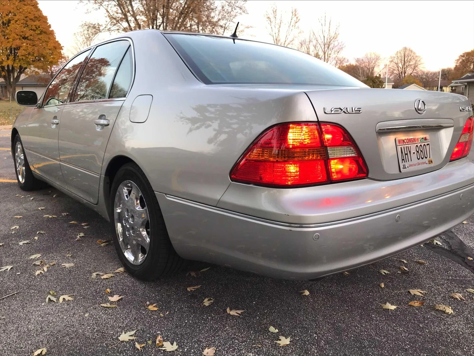 2002 Lexus LS 3rd Gen - Image 17 of 31