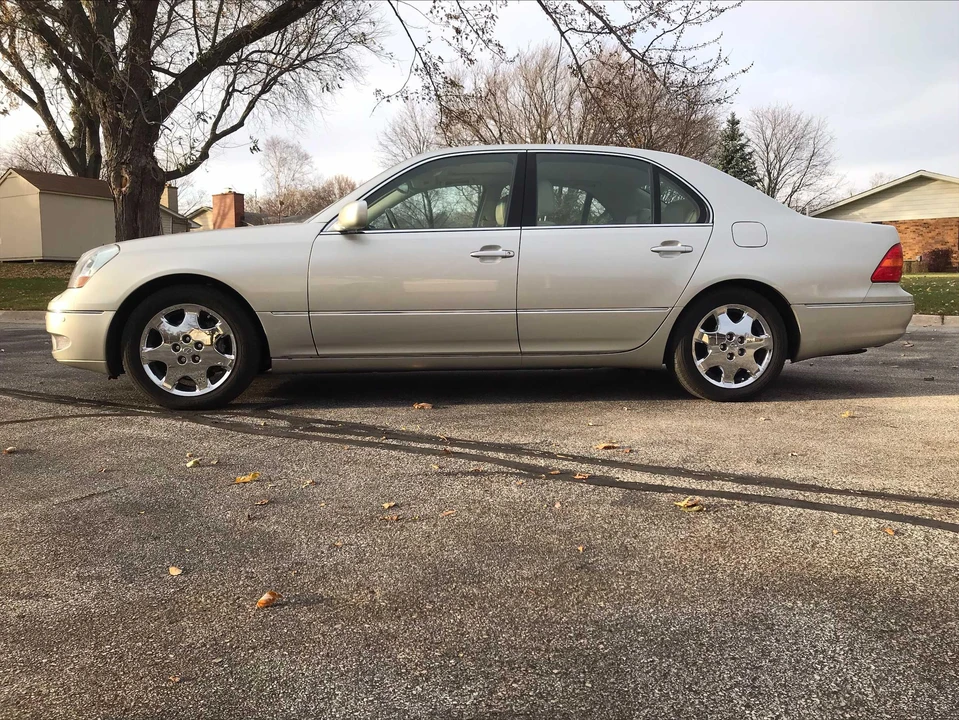 2002 Lexus LS 3rd Gen - Image 11 of 31