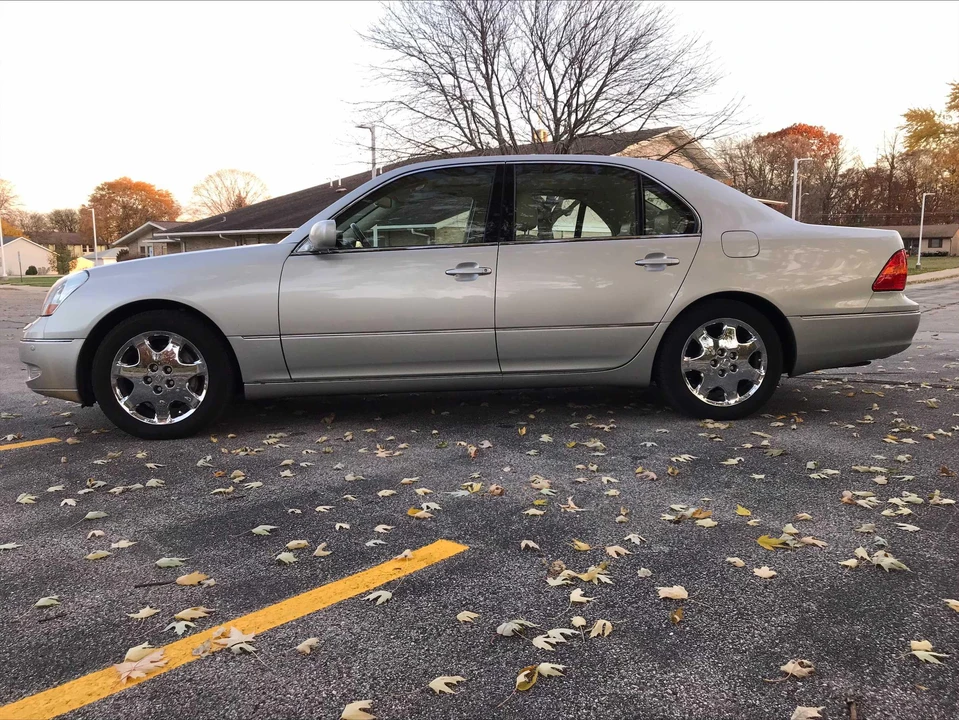 2002 Lexus LS 3rd Gen - Image 13 of 31