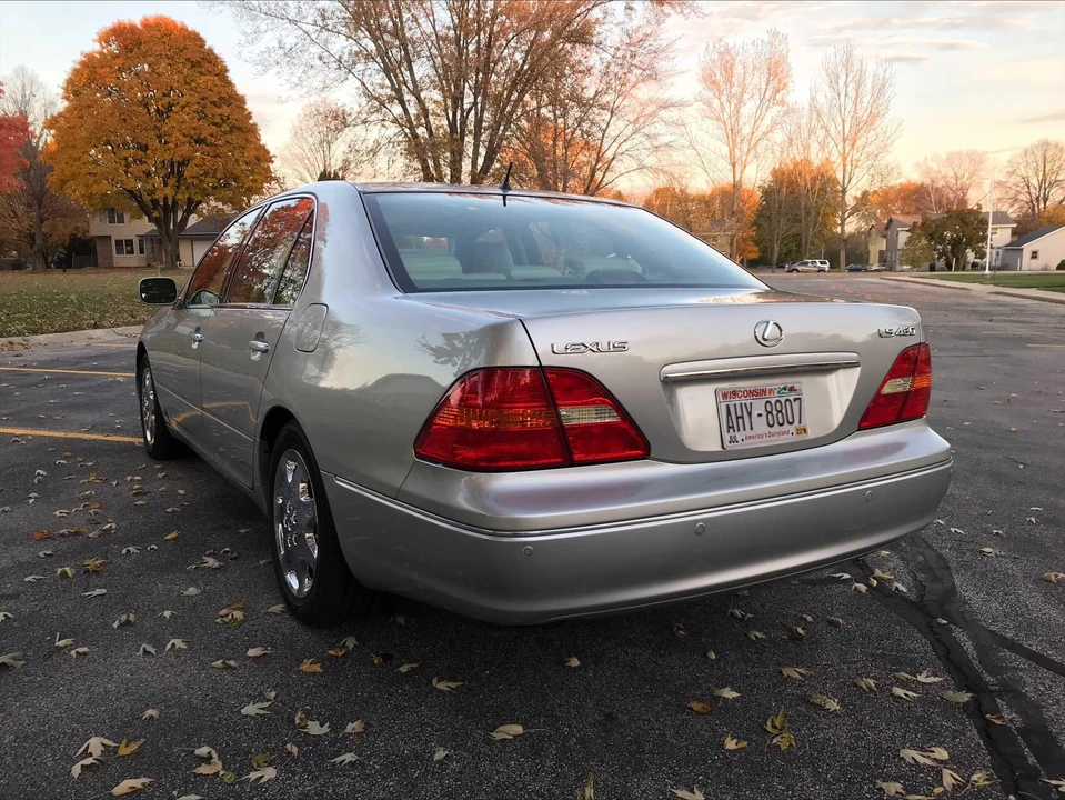 2002 Lexus LS 3rd Gen - Image 19 of 31