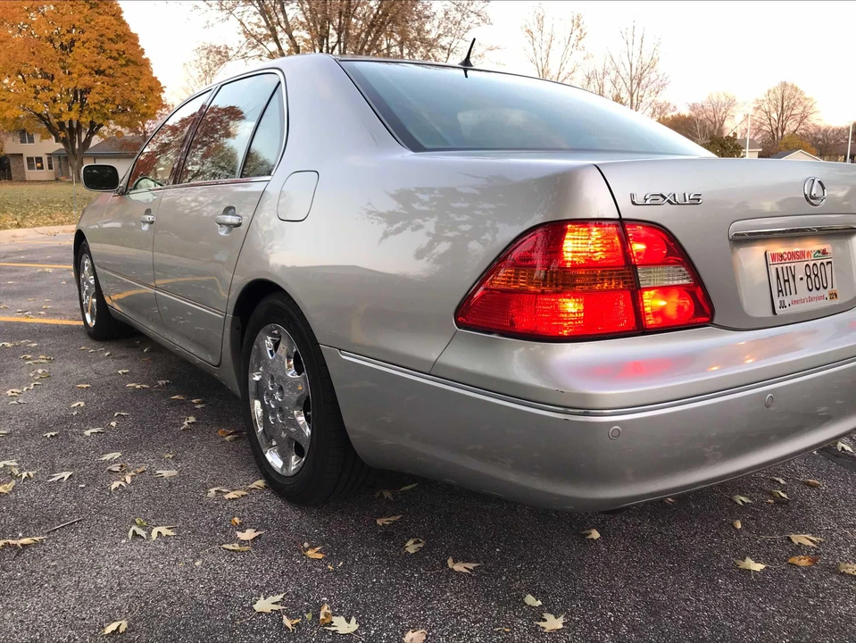 2002 Lexus LS 3rd Gen - Image 18 of 31