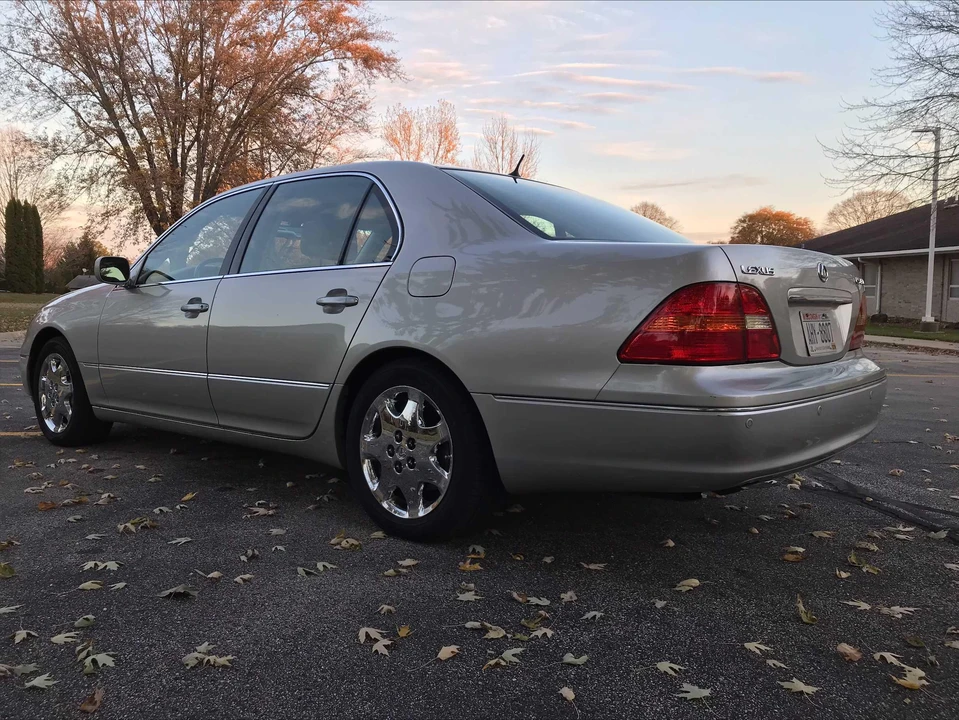 2002 Lexus LS 3rd Gen - Image 15 of 31