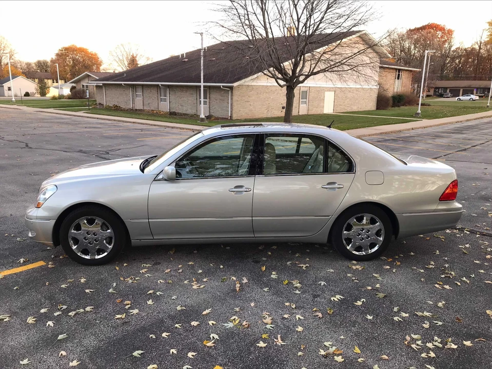 2002 Lexus LS 3rd Gen - Image 12 of 31