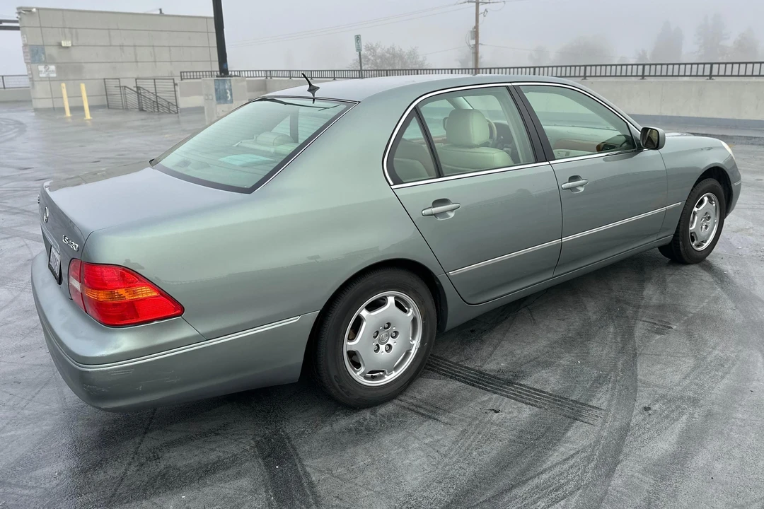 2002 Lexus LS 3rd Gen - Image 4 of 31