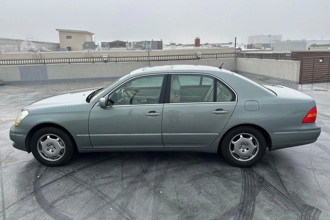 2002 Lexus LS 3rd Gen - Image 3 of 31