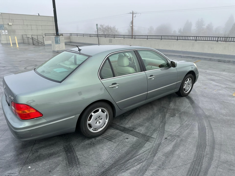 2002 Lexus LS 3rd Gen - Image 21 of 31