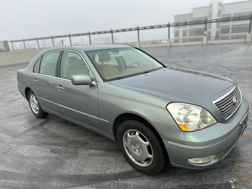 2002 Lexus LS 3rd Gen - Image 24 of 31