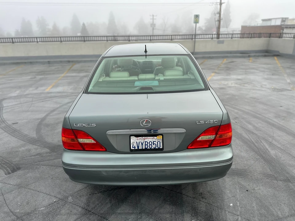 2002 Lexus LS 3rd Gen - Image 16 of 31