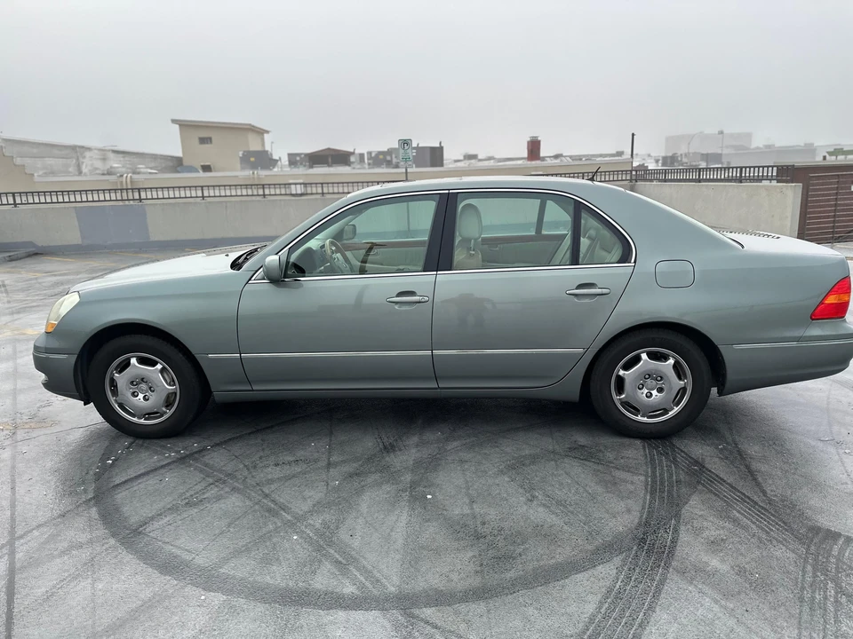2002 Lexus LS 3rd Gen - Image 11 of 31
