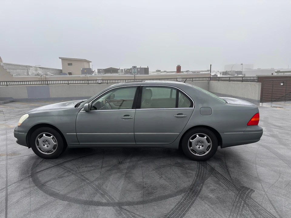 2002 Lexus LS 3rd Gen - Image 10 of 31