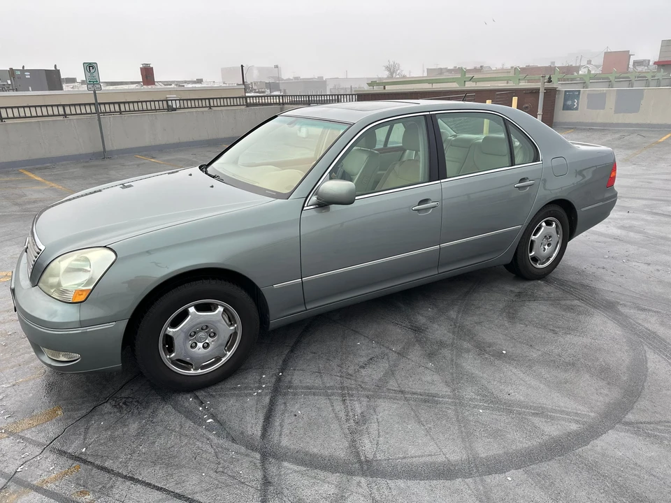 2002 Lexus LS 3rd Gen - Image 9 of 31