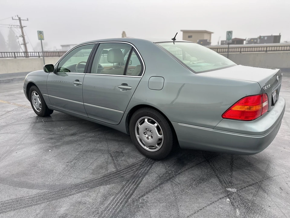 2002 Lexus LS 3rd Gen - Image 12 of 31