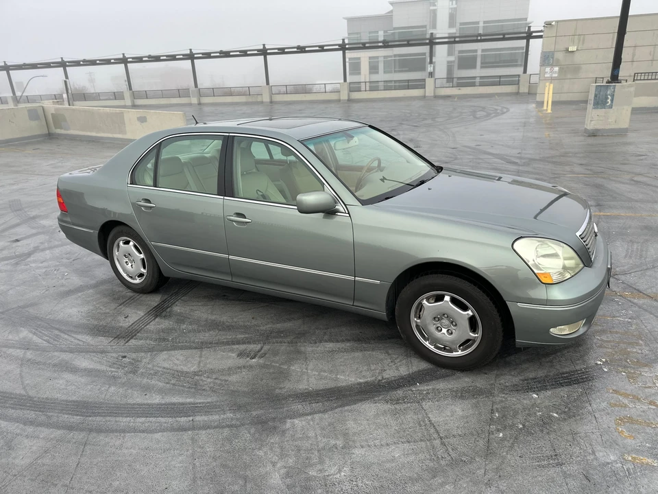 2002 Lexus LS 3rd Gen - Image 22 of 31