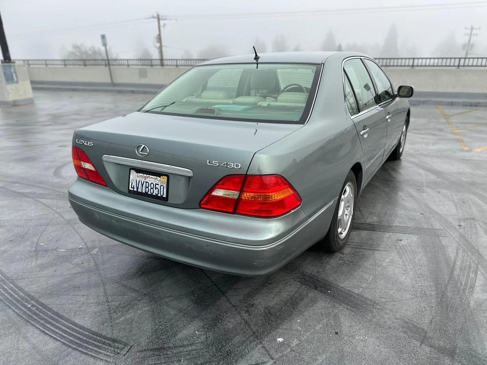 2002 Lexus LS 3rd Gen - Image 20 of 31