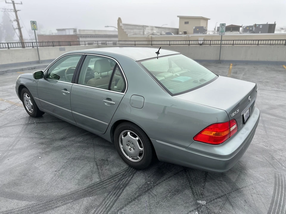 2002 Lexus LS 3rd Gen - Image 13 of 31