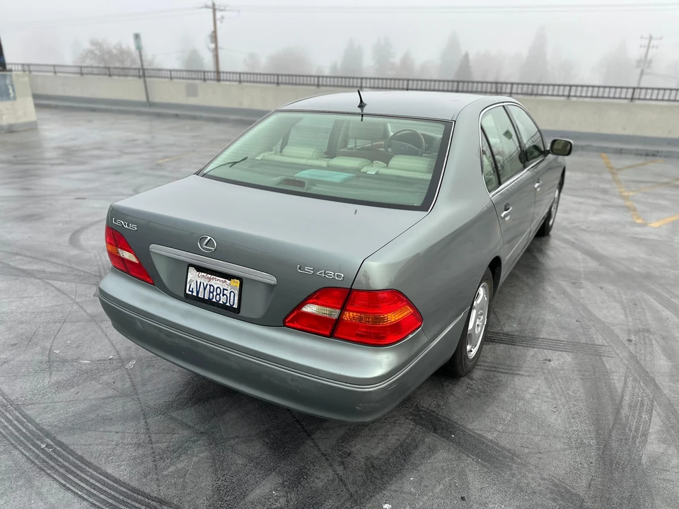 2002 Lexus LS 3rd Gen - Image 19 of 31
