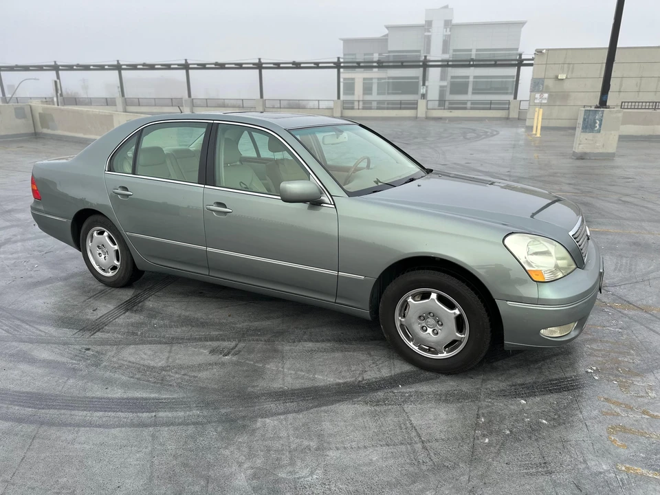 2002 Lexus LS 3rd Gen - Image 23 of 31