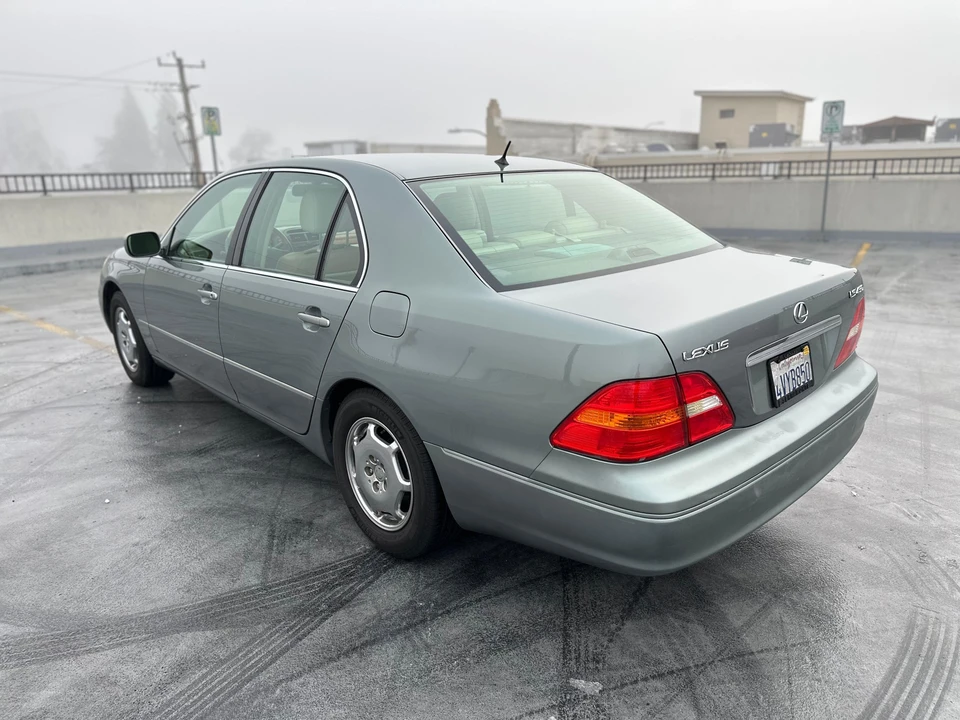 2002 Lexus LS 3rd Gen - Image 14 of 31