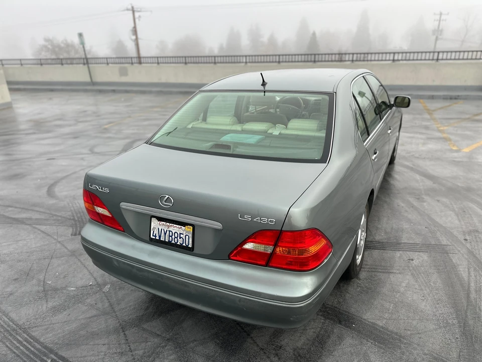 2002 Lexus LS 3rd Gen - Image 18 of 31